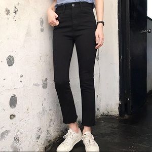 Semi boots cut black jean